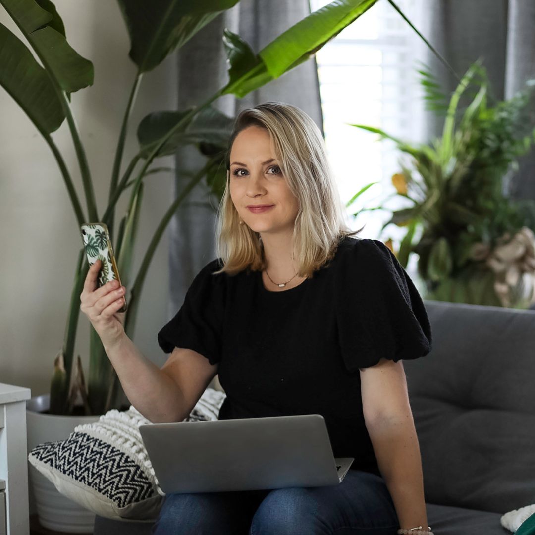 woman on laptop job seeker